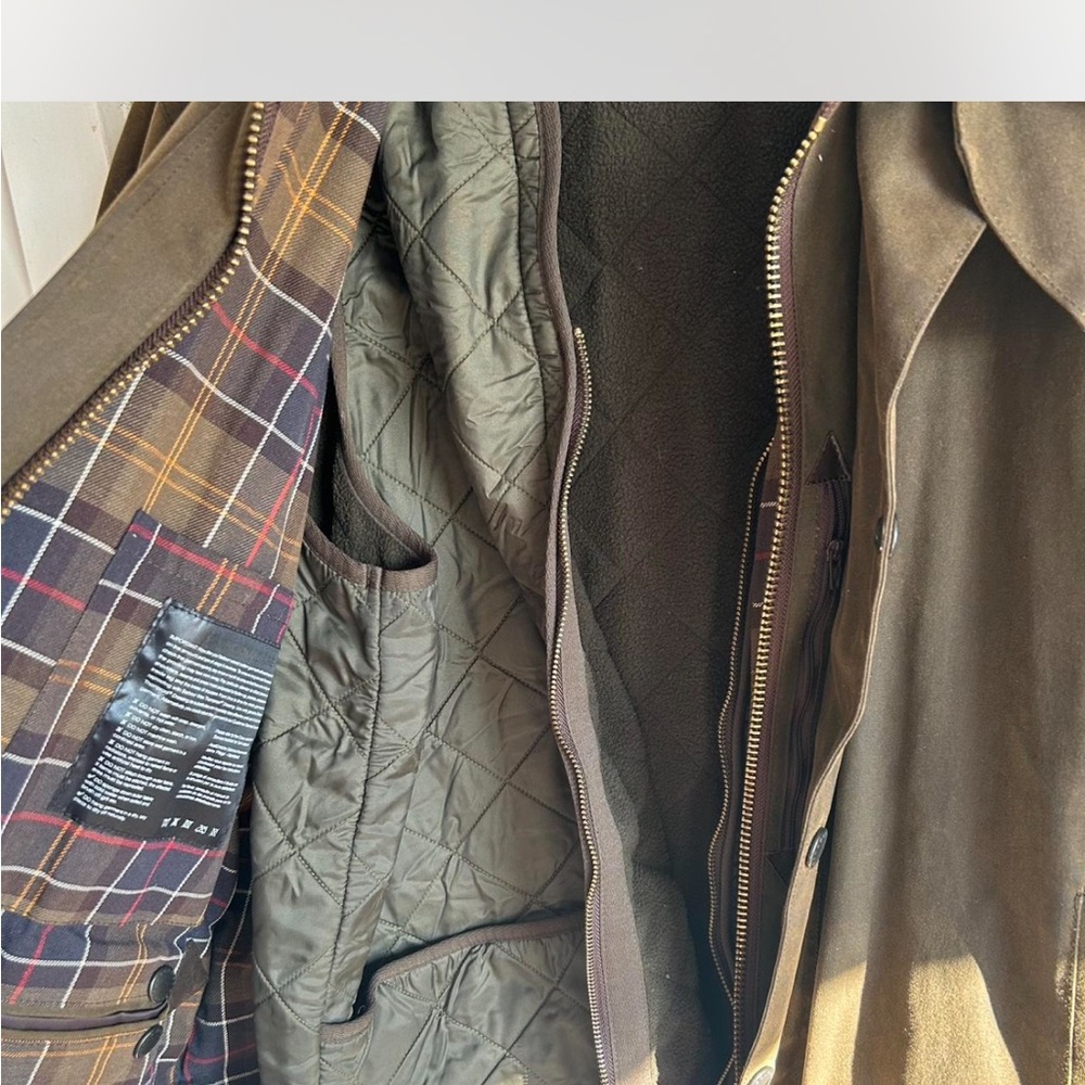 Men's Barbour wax jacket with vest to zip in for extra warmth. - Picture 2 of 4